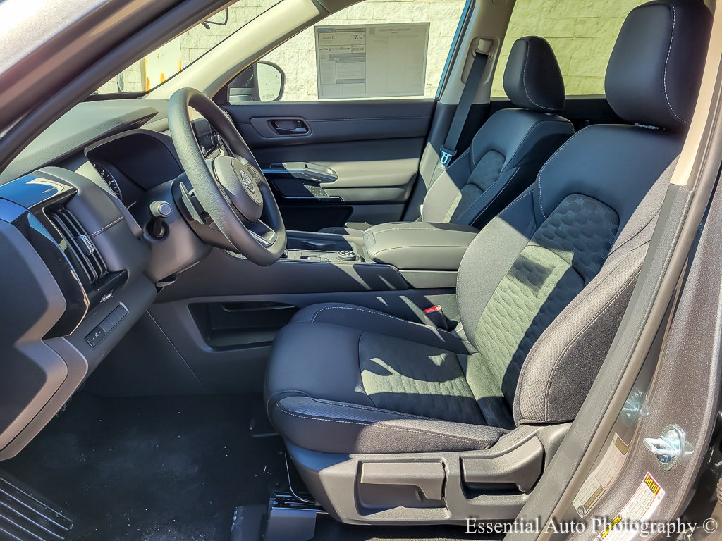 2025 Nissan Pathfinder S photo 8