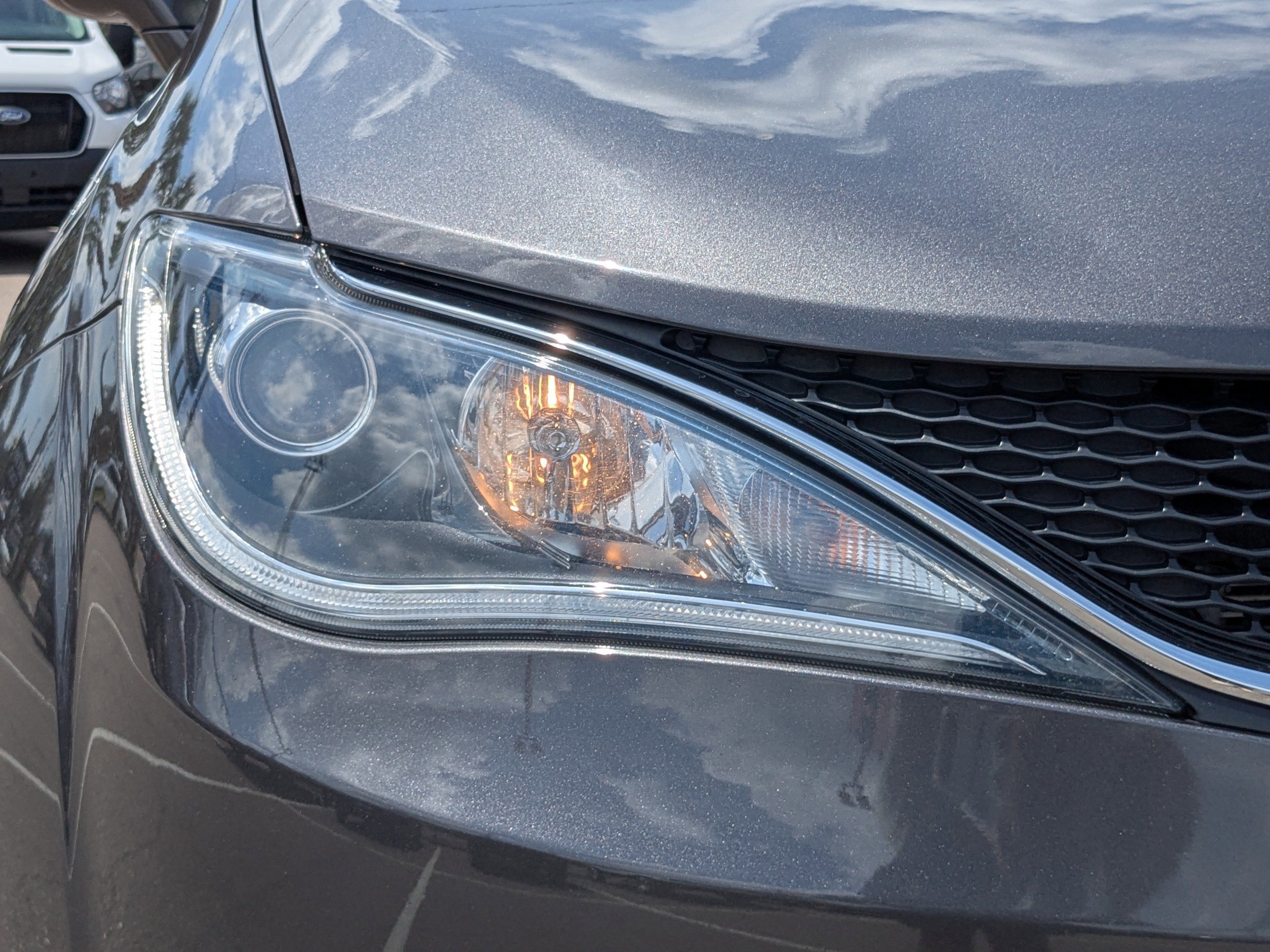 2020 Chrysler Pacifica Touring photo 8