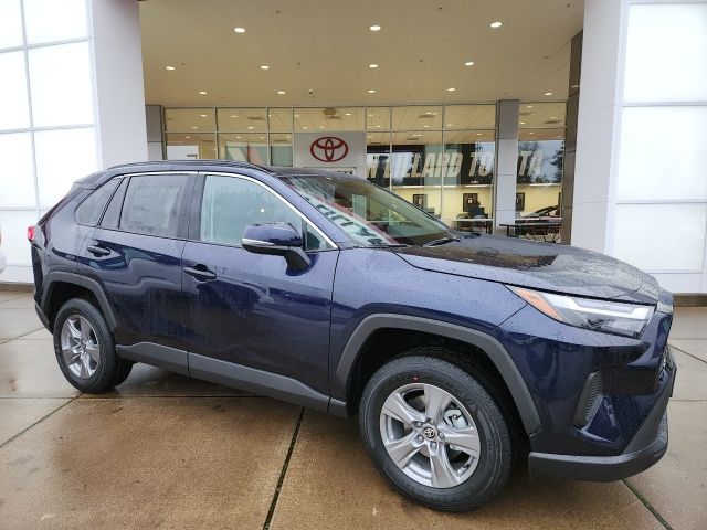 2025 Toyota RAV4 XLE's photo