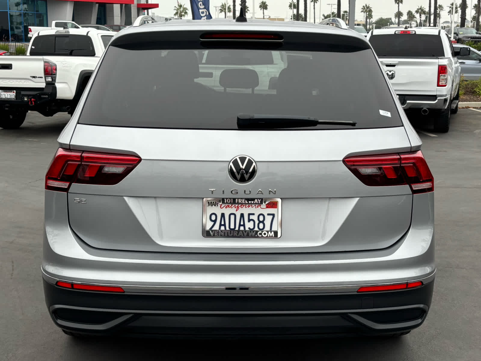 2022 Volkswagen Tiguan SE photo 3