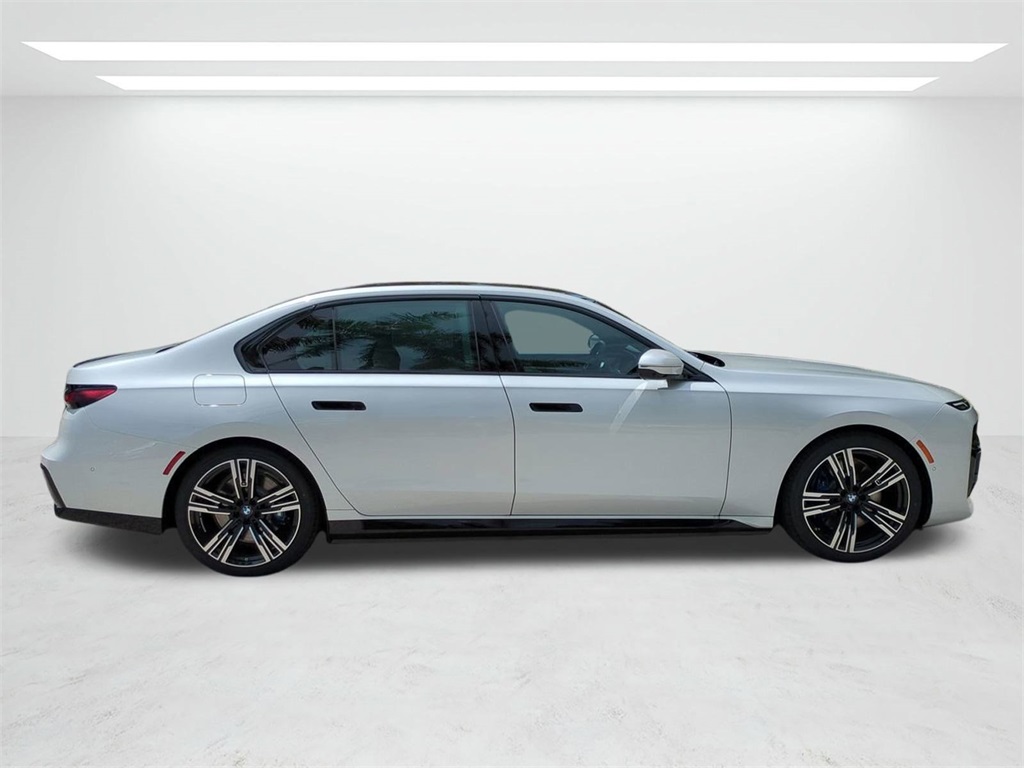 2025 Bmw 750e photo 3