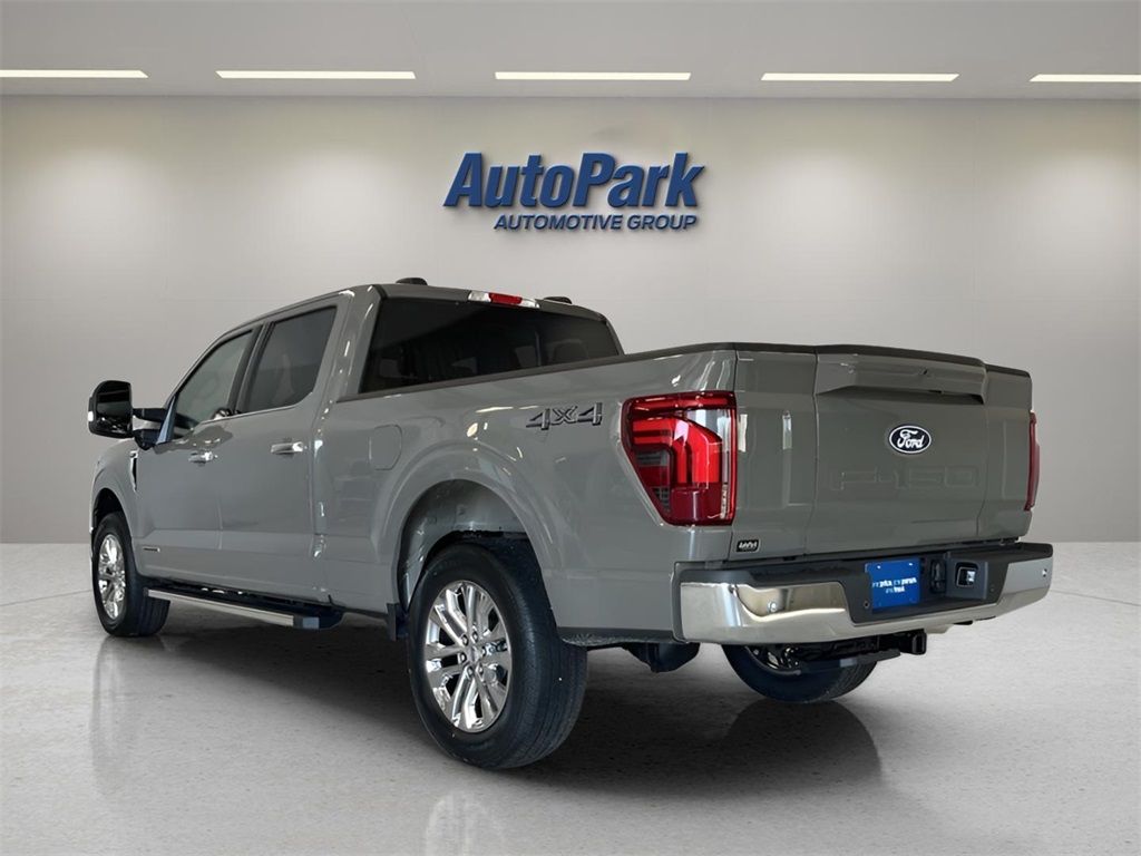 2025 Ford F-150 Lariat photo 3