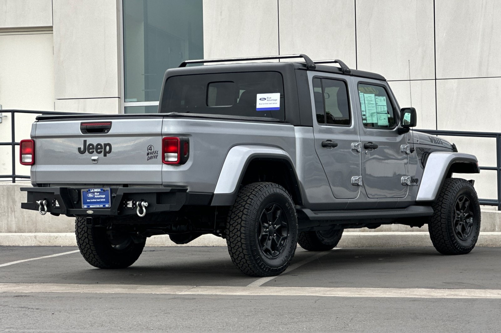 2021 Jeep Gladiator Willys photo 3