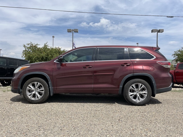 2016 Toyota Highlander LE Plus photo 2