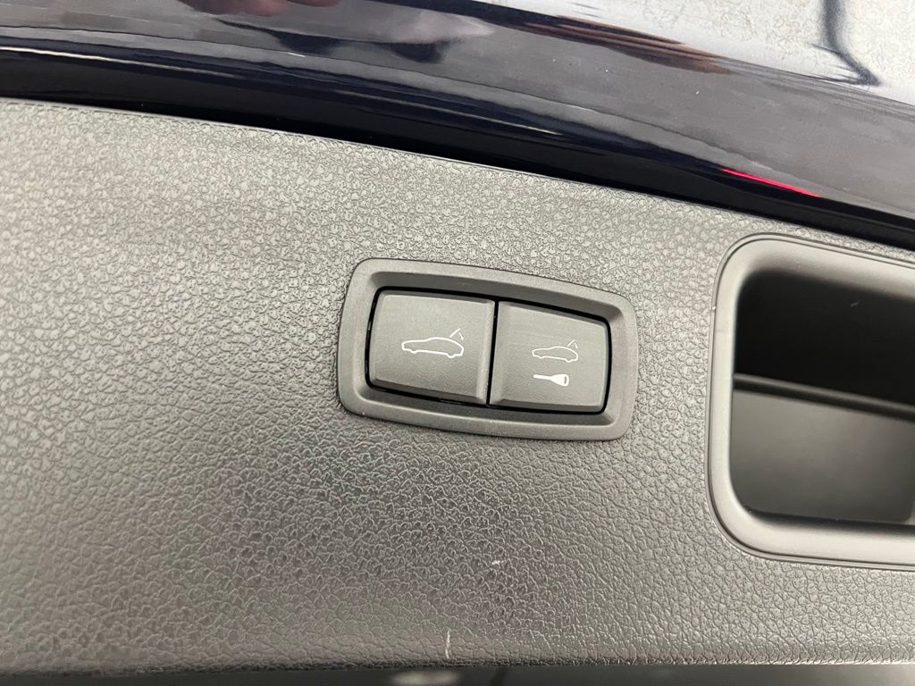2021 Porsche Macan Base photo 34