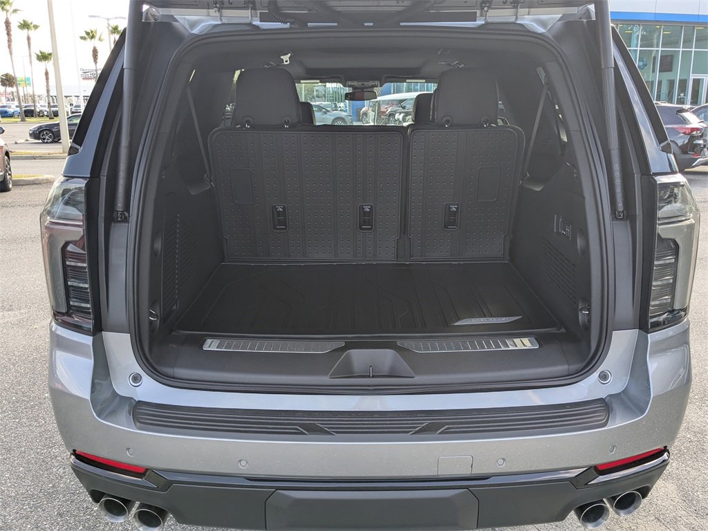 2025 Chevrolet Suburban RST photo 4