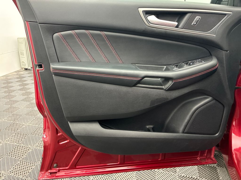 2020 Ford Edge ST photo 9