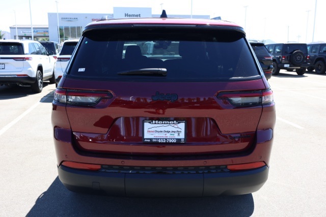 2025 Jeep Grand Cherokee Limited photo 3