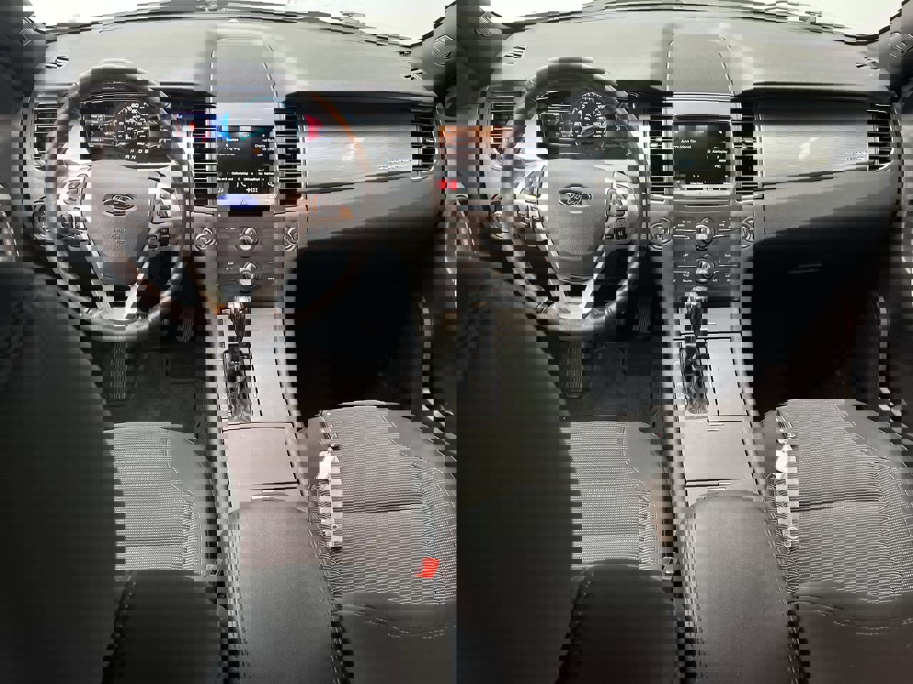 2017 Ford Taurus SEL photo 4