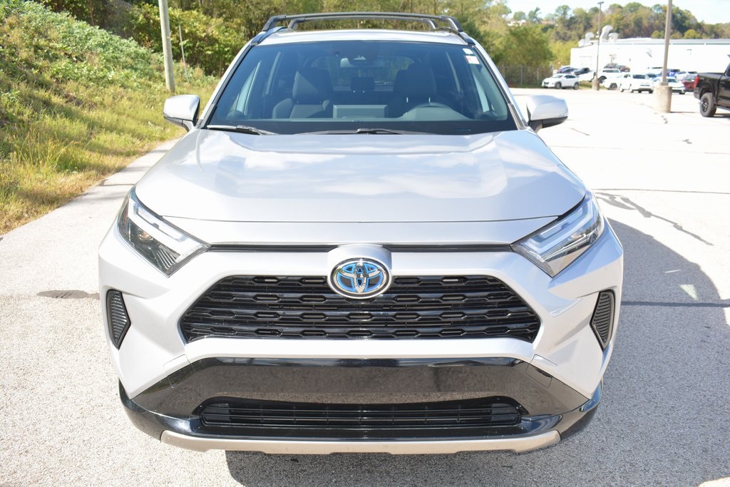 2022 Toyota RAV4 Hybrid SE photo 2