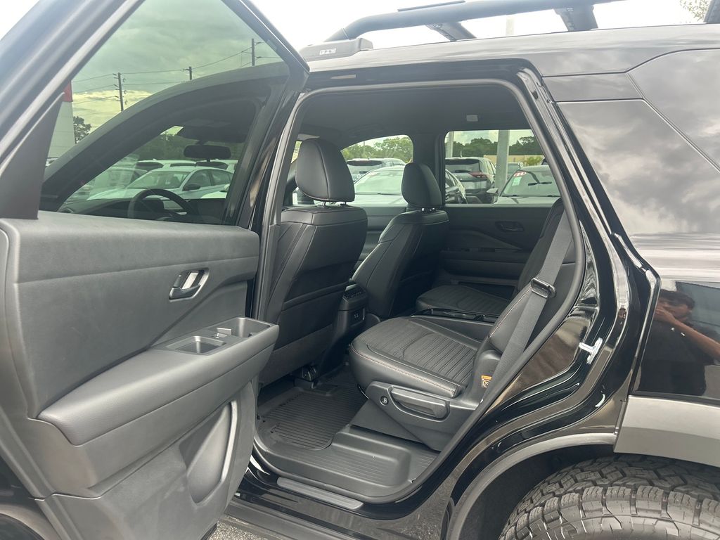 2025 Nissan Pathfinder Rock Creek photo 14
