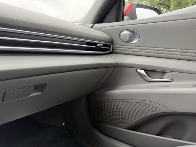2023 Hyundai Elantra SEL photo 22