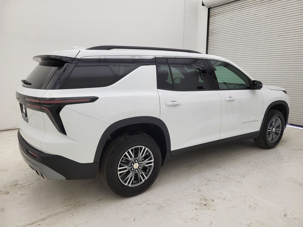2025 Chevrolet Traverse photo 12