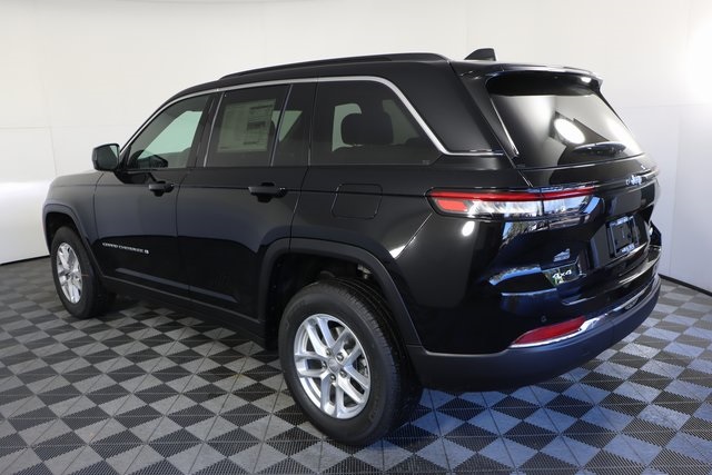2025 Jeep Grand Cherokee Laredo photo 4
