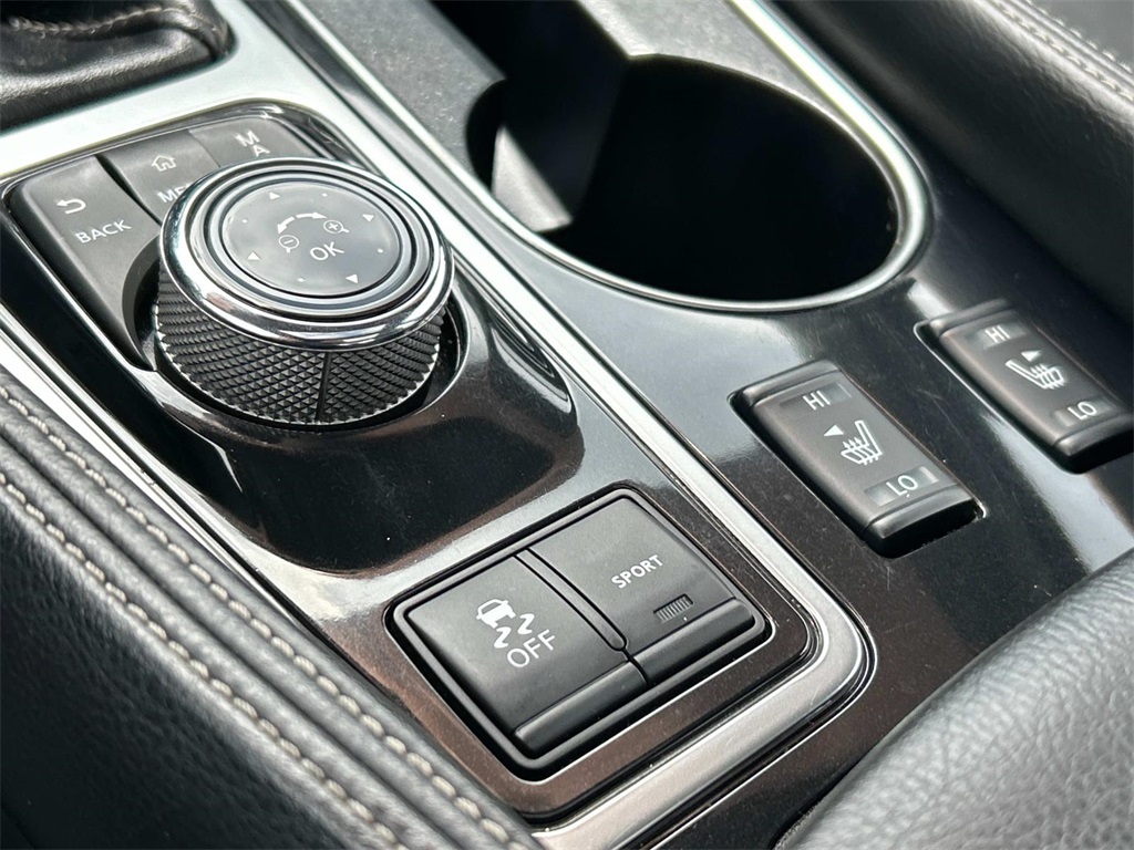 2019 Nissan Maxima SL photo 32