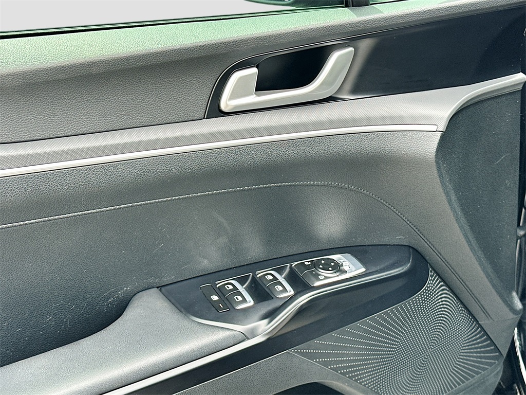 2022 Kia K5 GT-Line photo 14