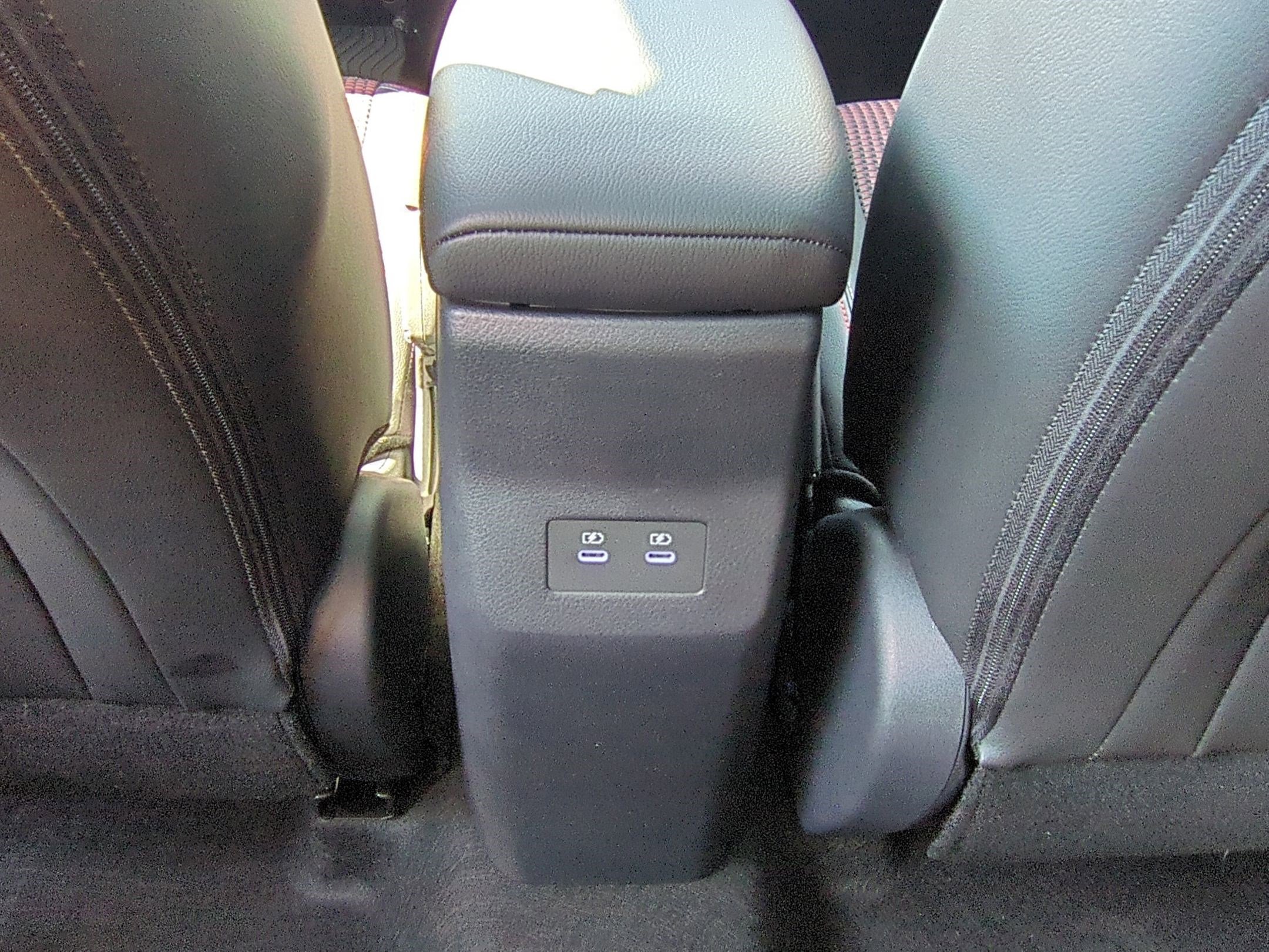 2025 Nissan Kicks SR photo 14