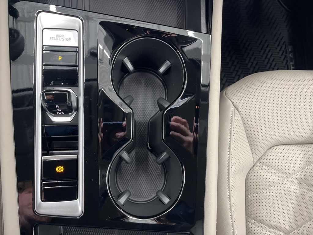 2025 Volkswagen Atlas SE Technology photo 23