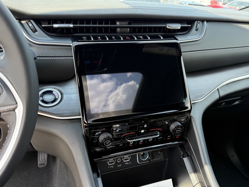 2025 Jeep Grand Cherokee Limited photo 18