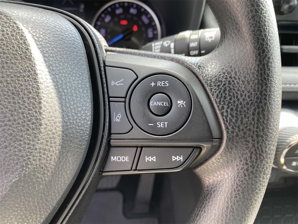 2021 Toyota RAV4 Hybrid XLE photo 25