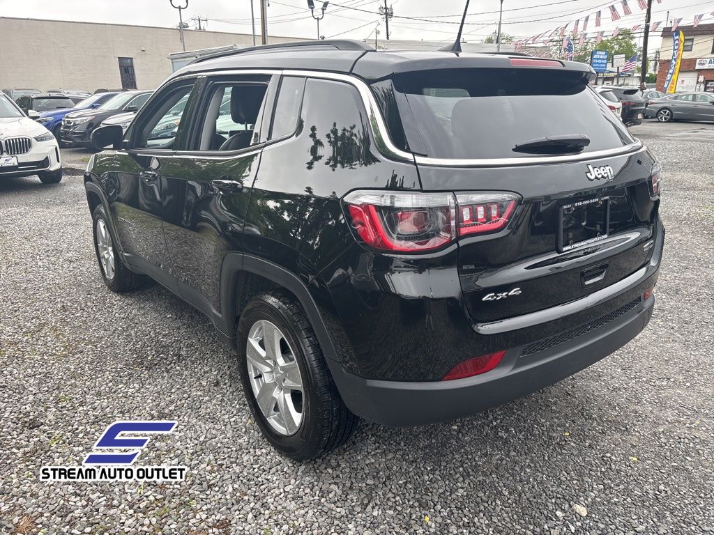 2022 Jeep Compass Latitude photo 3