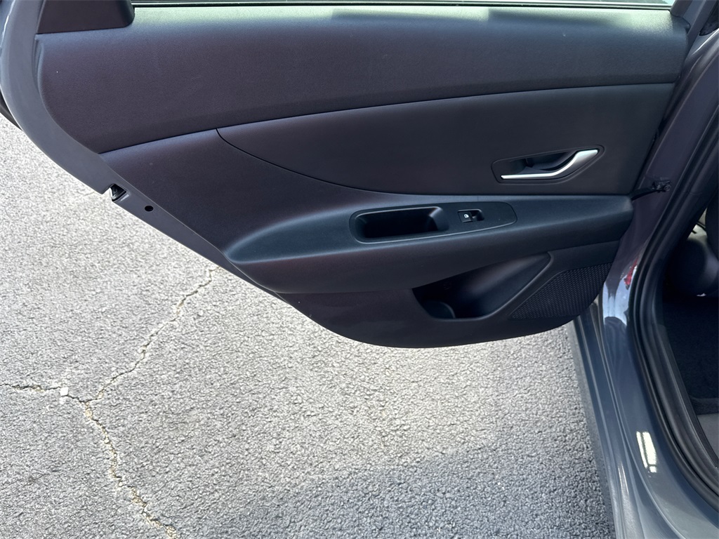 2024 Hyundai Elantra SEL photo 21