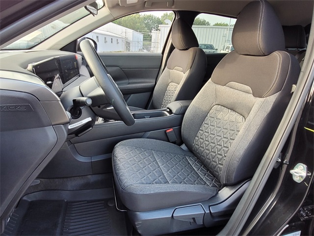 2025 Nissan Kicks SV photo 4