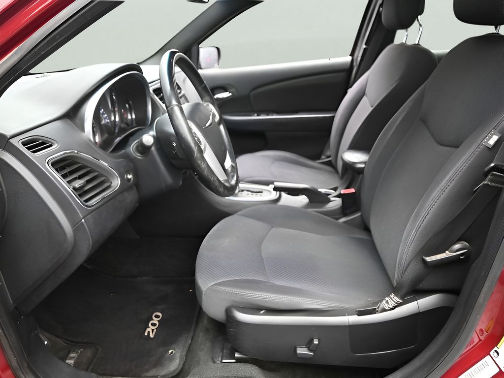 2012 Chrysler 200 Touring photo 17