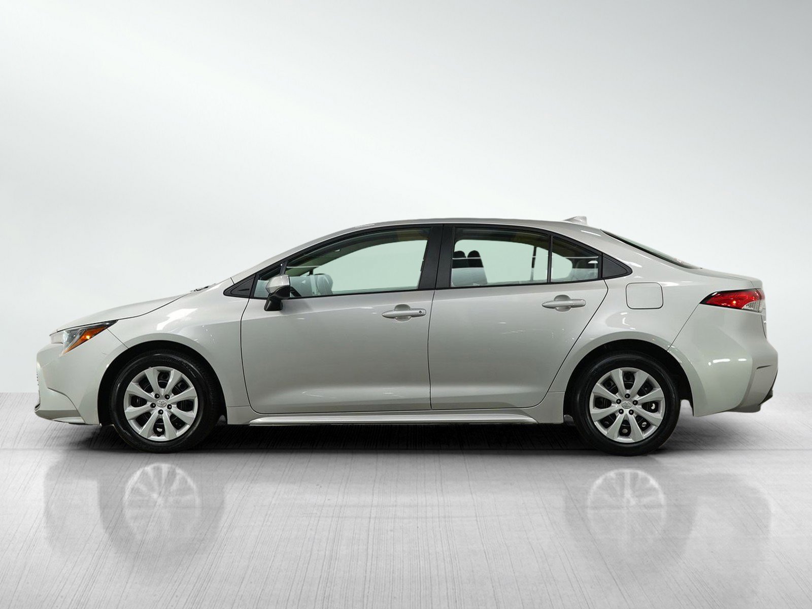 Used 2024 Toyota Corolla LE with VIN 5YFB4MDE9RP192631 for sale in Burnsville, Minnesota