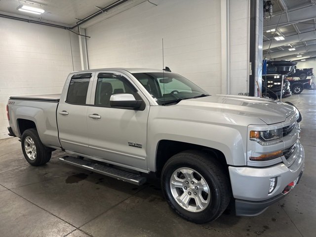 2018 Chevrolet Silverado 1500 LT photo 3