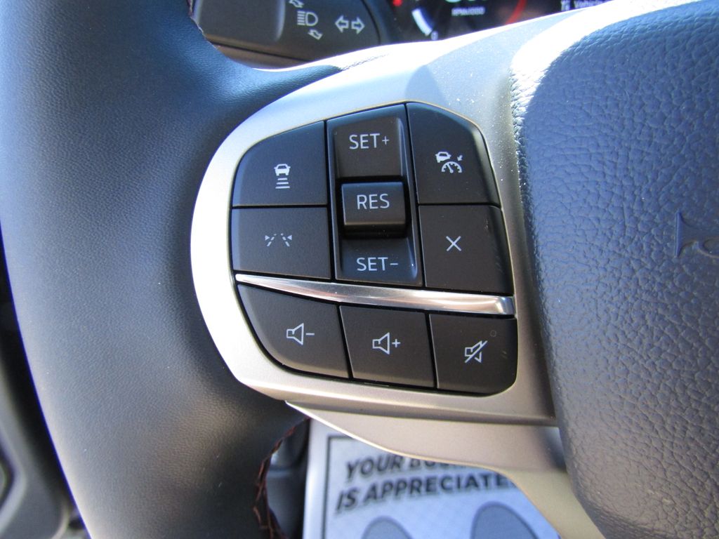 2025 Ford Explorer photo 16