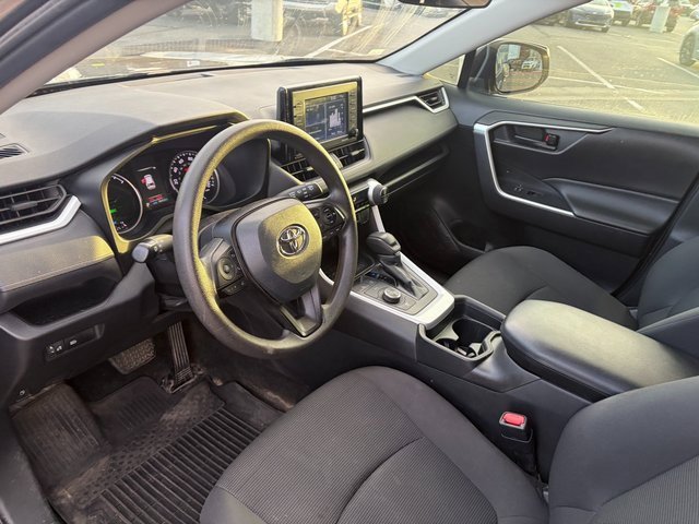 2021 Toyota RAV4 Hybrid LE photo 4