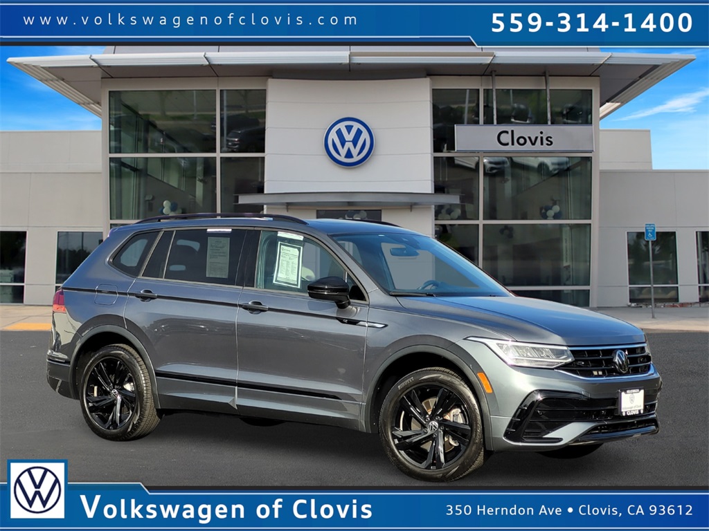 2024 Volkswagen Tiguan SE R-LINE BLACK's photo