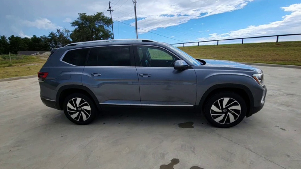 2024 Volkswagen Atlas SEL photo 37