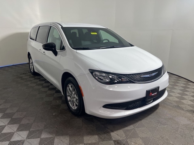 2026 Chrysler Voyager LX's photo