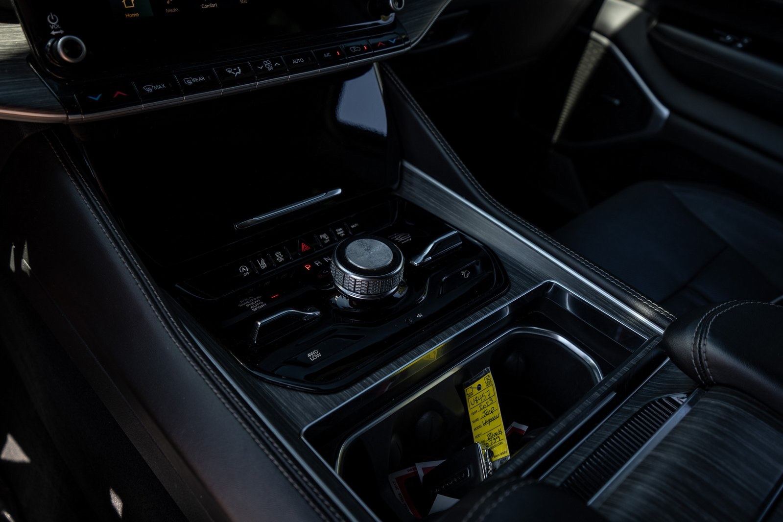 2023 Jeep Wagoneer L Series III photo 24