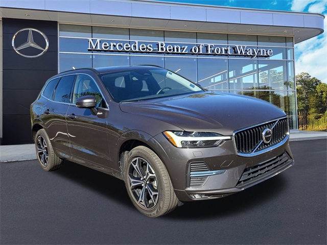 2022 Volvo XC60 Momentum's photo