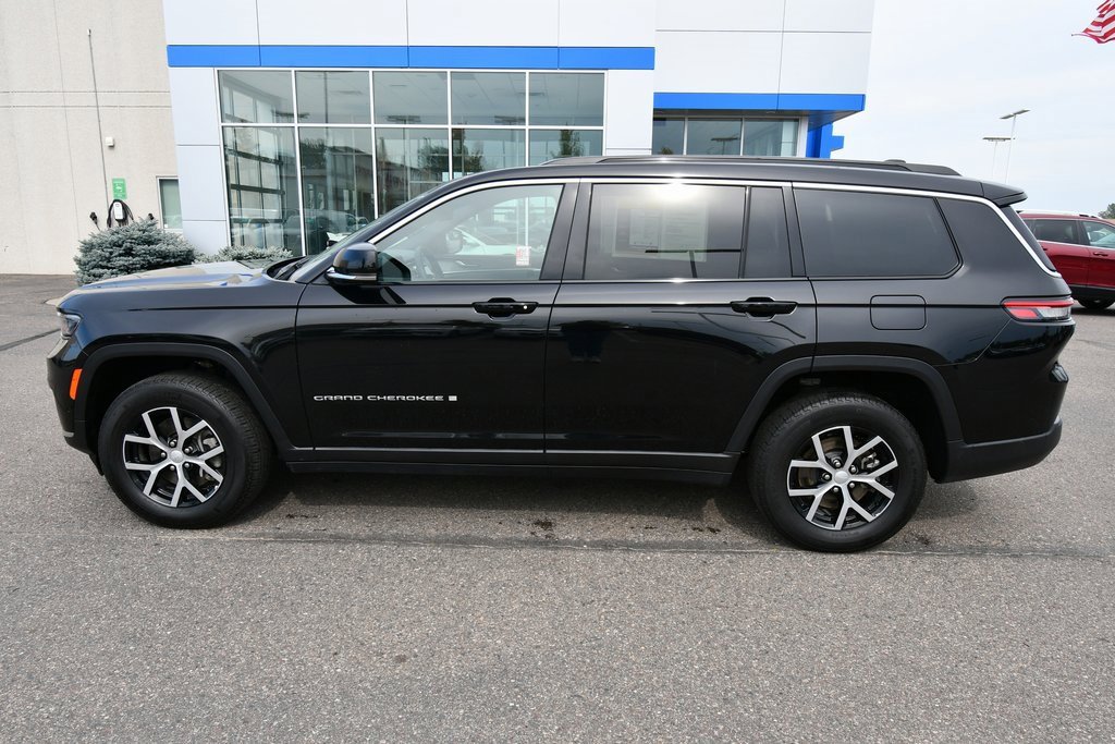 2024 Jeep Grand Cherokee Limited photo 3