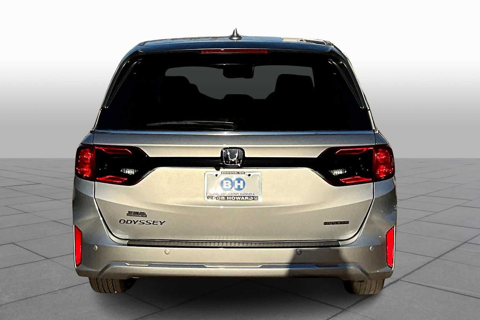 2025 Honda Odyssey Touring photo 4