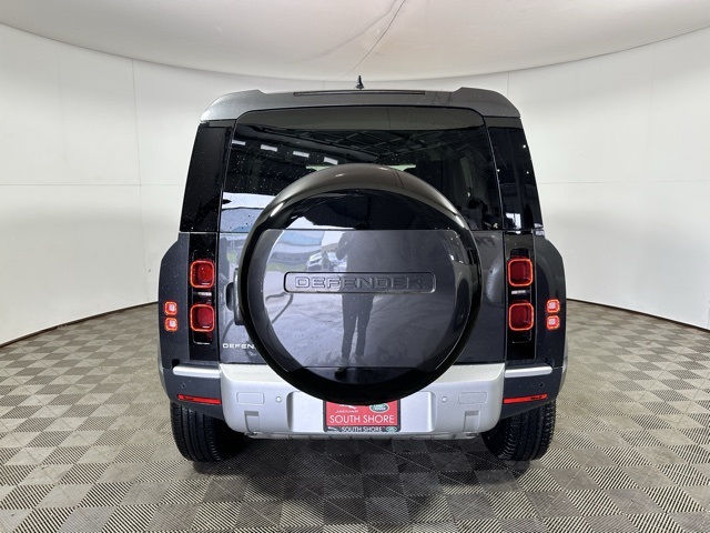 2025 Land Rover Defender 110 S photo 6
