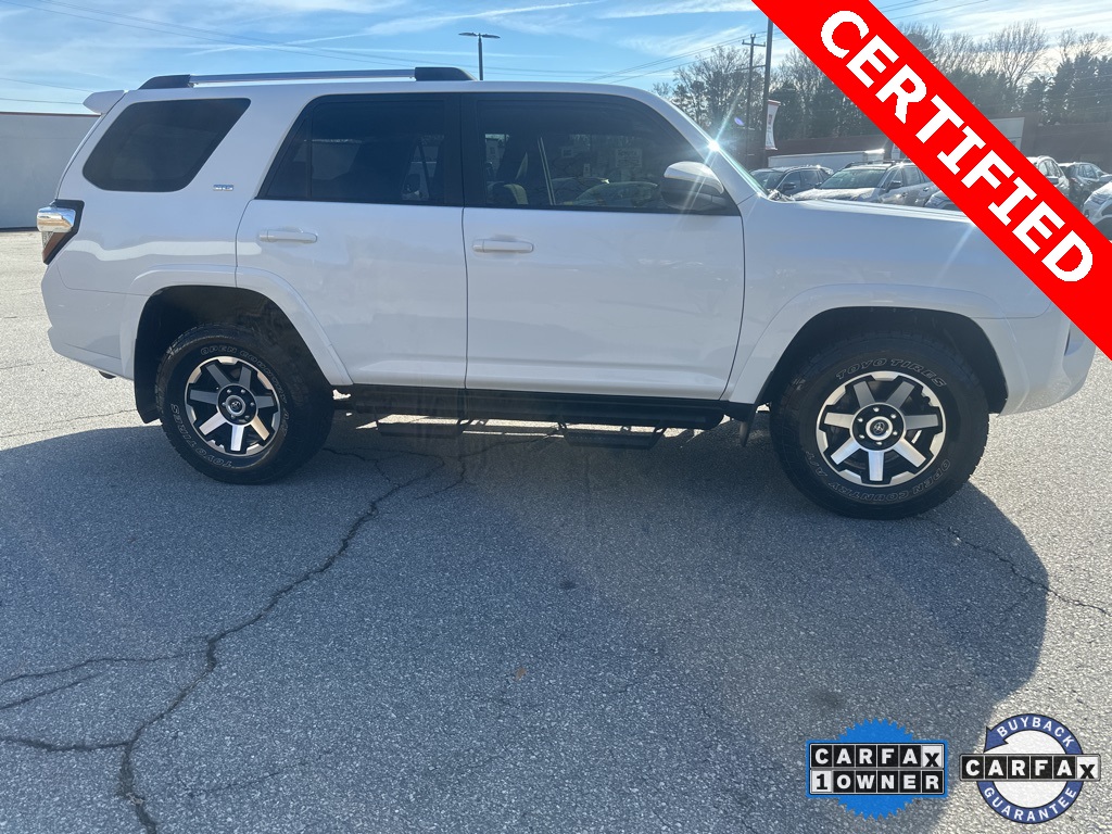 2022 Toyota 4Runner SR5 photo 2