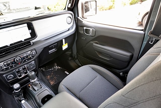 New 2025 Anvil Clear-Coat Exterior Paint Jeep Sport image 27