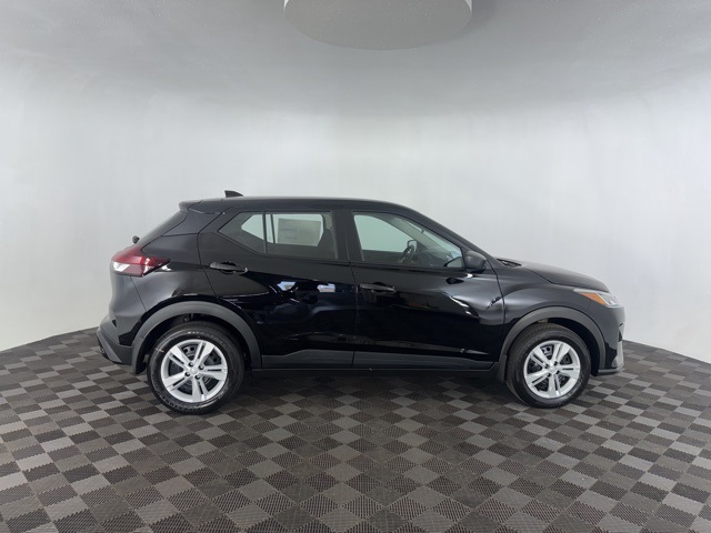 2025 Nissan Kicks Play S photo 4