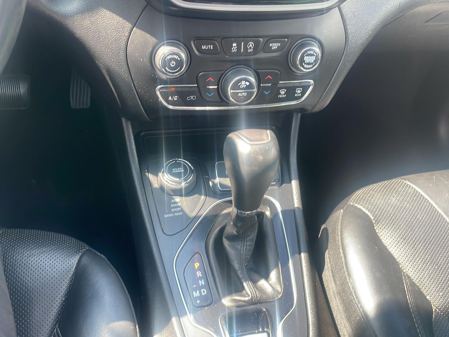 2019 Jeep Cherokee Limited photo 8