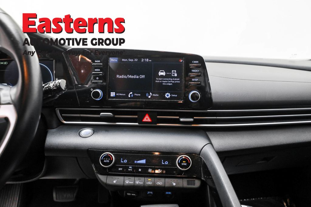 2022 Hyundai Elantra SEL Convenience photo 11