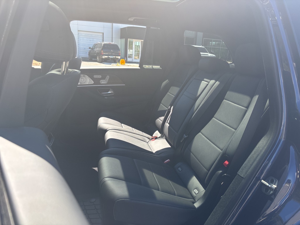 2025 Mercedes Benz GLS 450 4MATIC photo 11