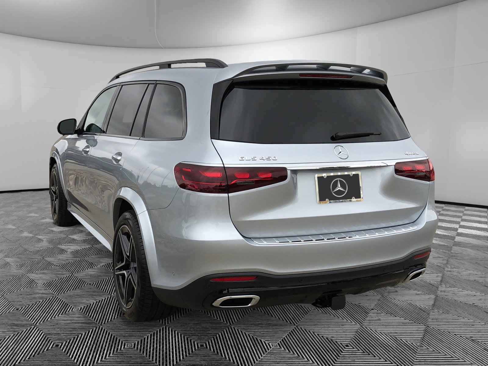 2025 Mercedes Benz GLS 450 4MATIC photo 2