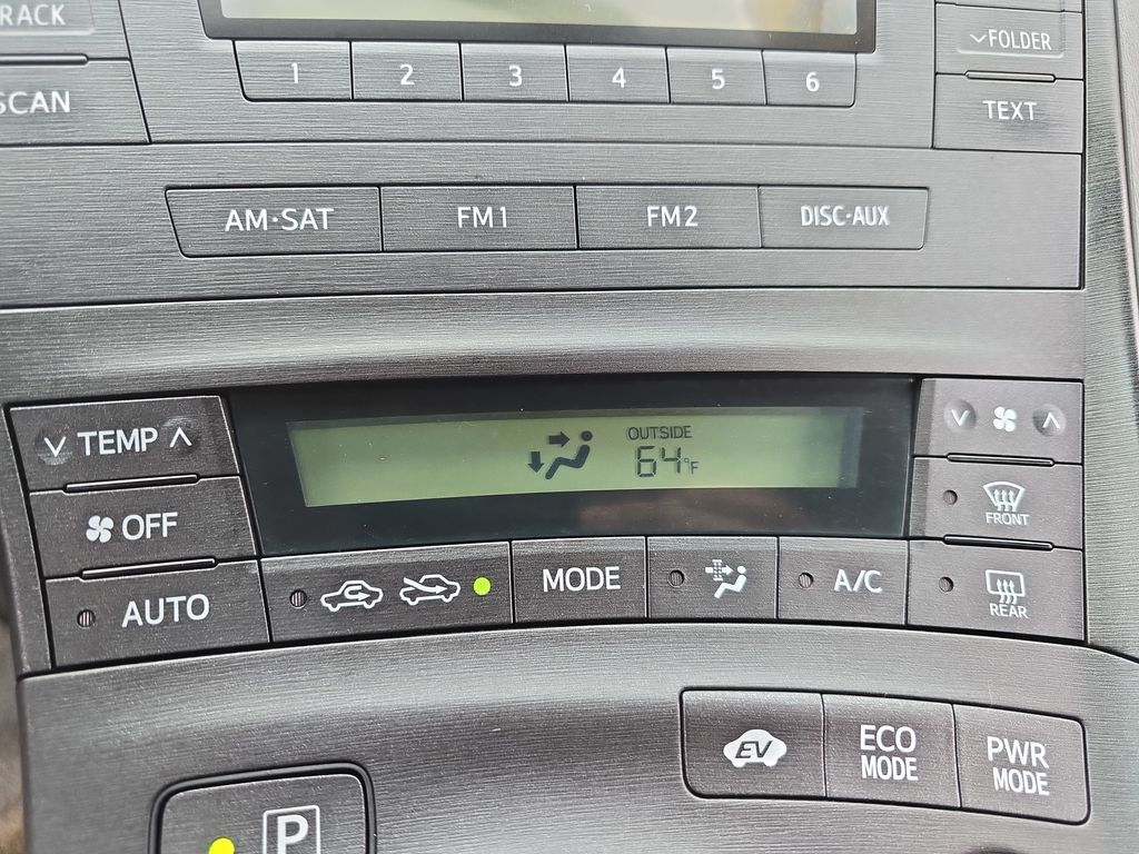 2010 Toyota Prius Two photo 19