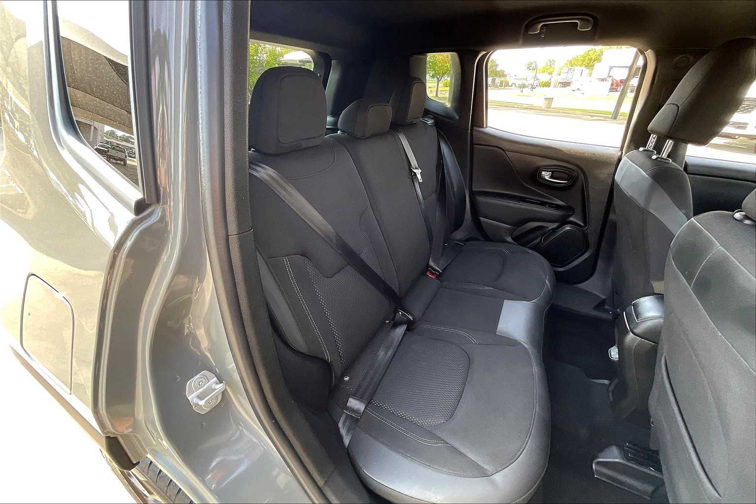 2022 Jeep Renegade Altitude photo 16