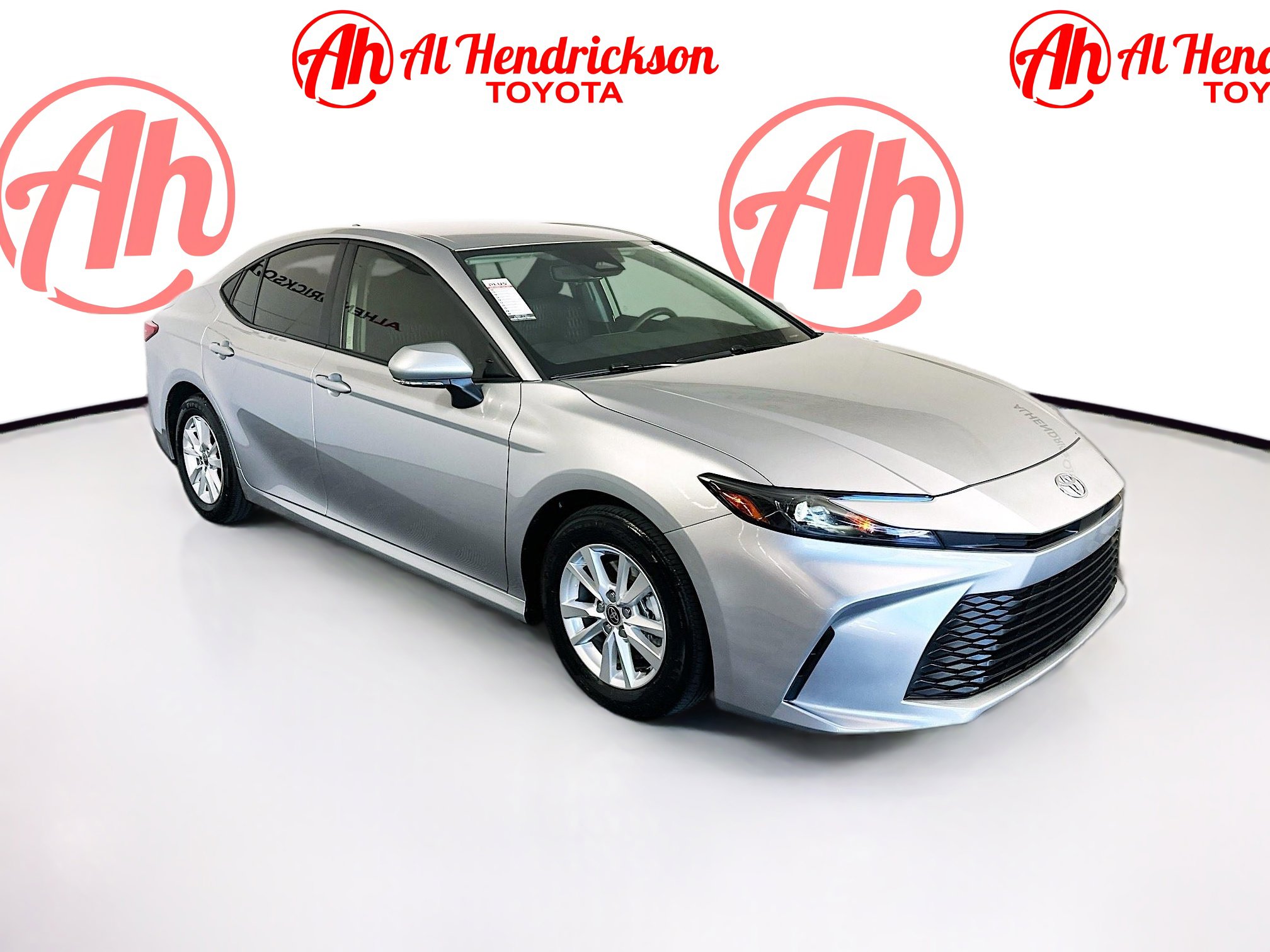 2025 Toyota Camry LE's photo